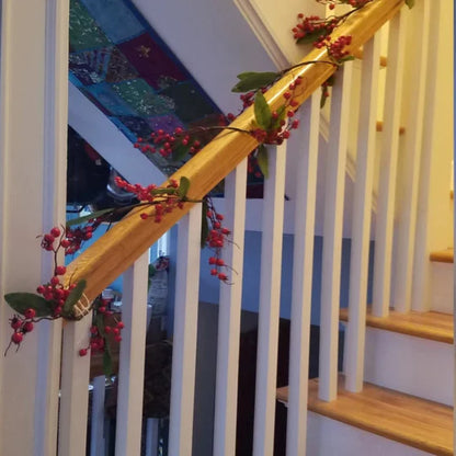 6-Foot Premium Waterproof Artificial Red Berry Garland, Durable & Lifelike Festive Decor, Perfect for Indoor & Outdoor Christmas & Holiday Decorations